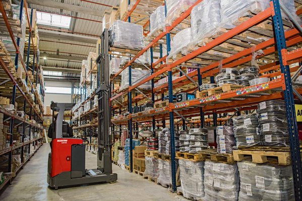 Chariot à mât rétractable Manitou ER16