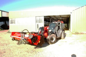 Balayeuse ramasseuse Manitou BRB2500 - 2
