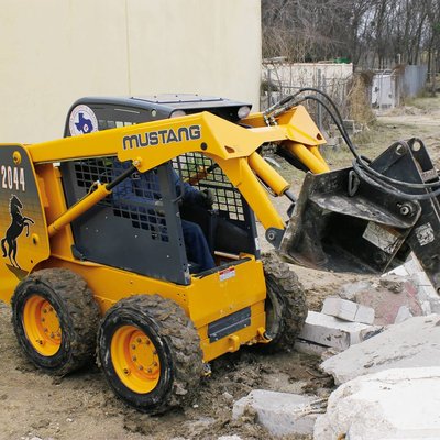 Chargeuse sur pneus compacte Mustang SL2044